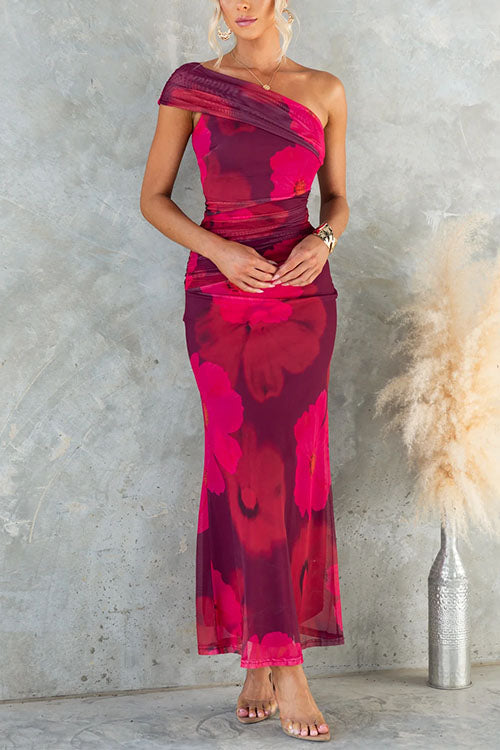 Marianne - Maxi Bodycon Kjole i Net med Blomsterprint og Bar Skulder