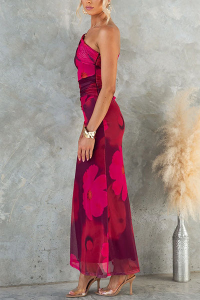 Marianne - Maxi Bodycon Kjole i Net med Blomsterprint og Bar Skulder