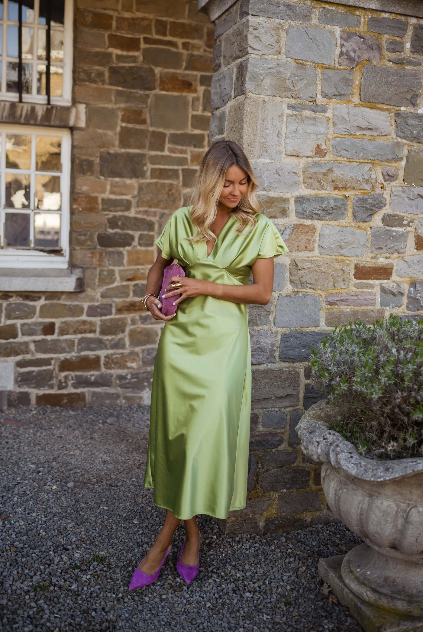 Eleonore™ | Satin kjolen med V-udskæring